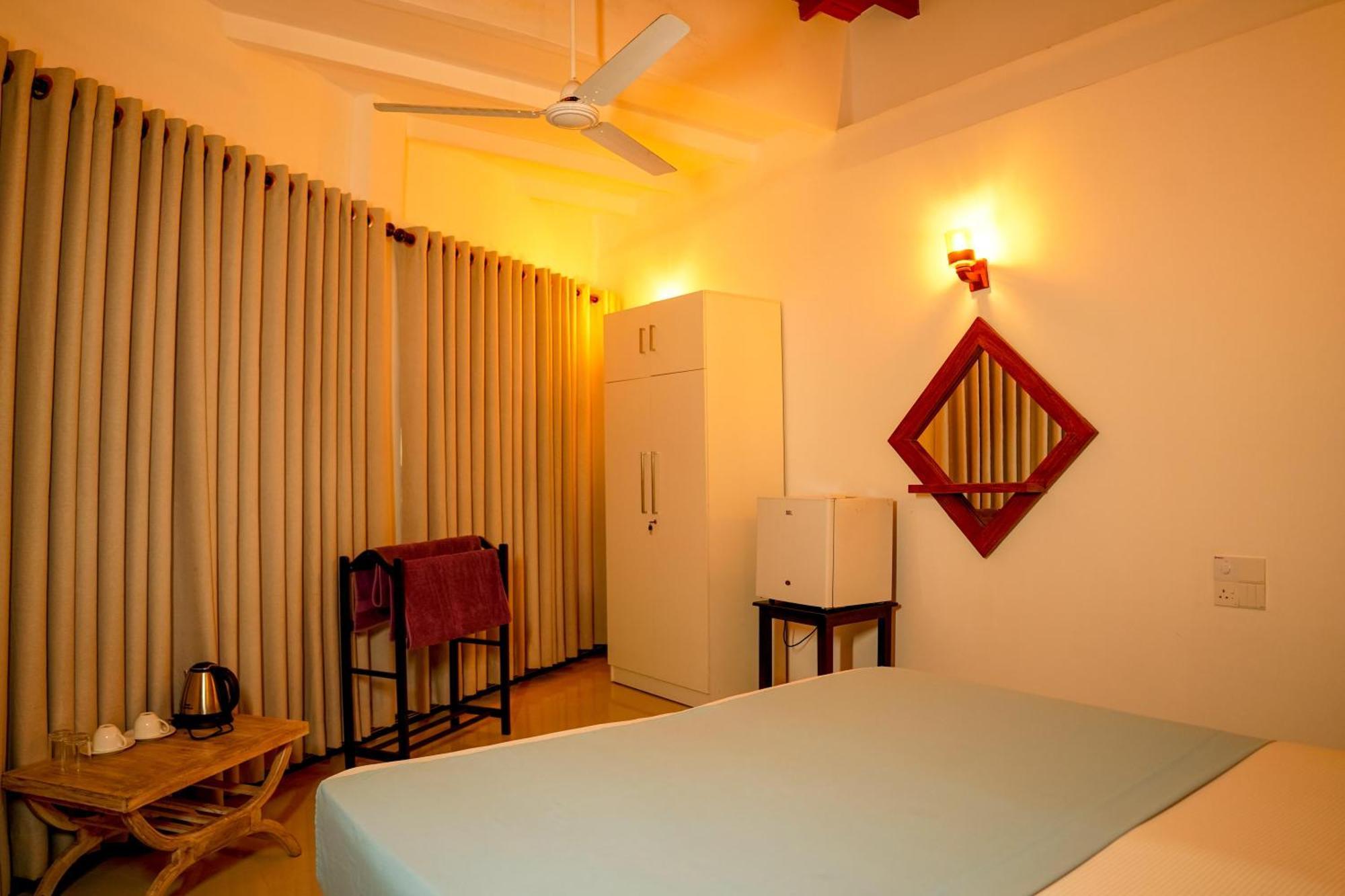 Peacock Beach Hotel Unawatuna Luaran gambar