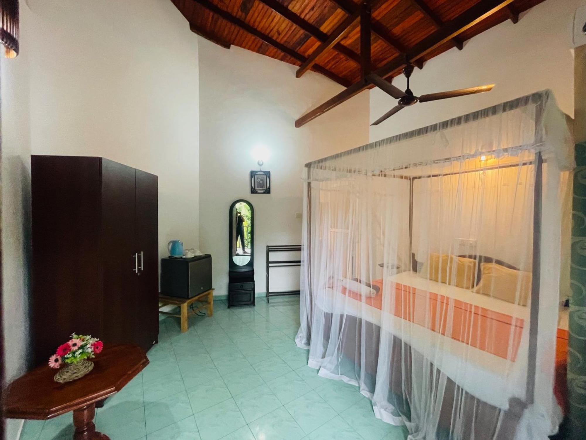 Peacock Beach Hotel Unawatuna Luaran gambar